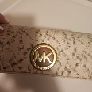 Great Deal Michael Kors Wallet